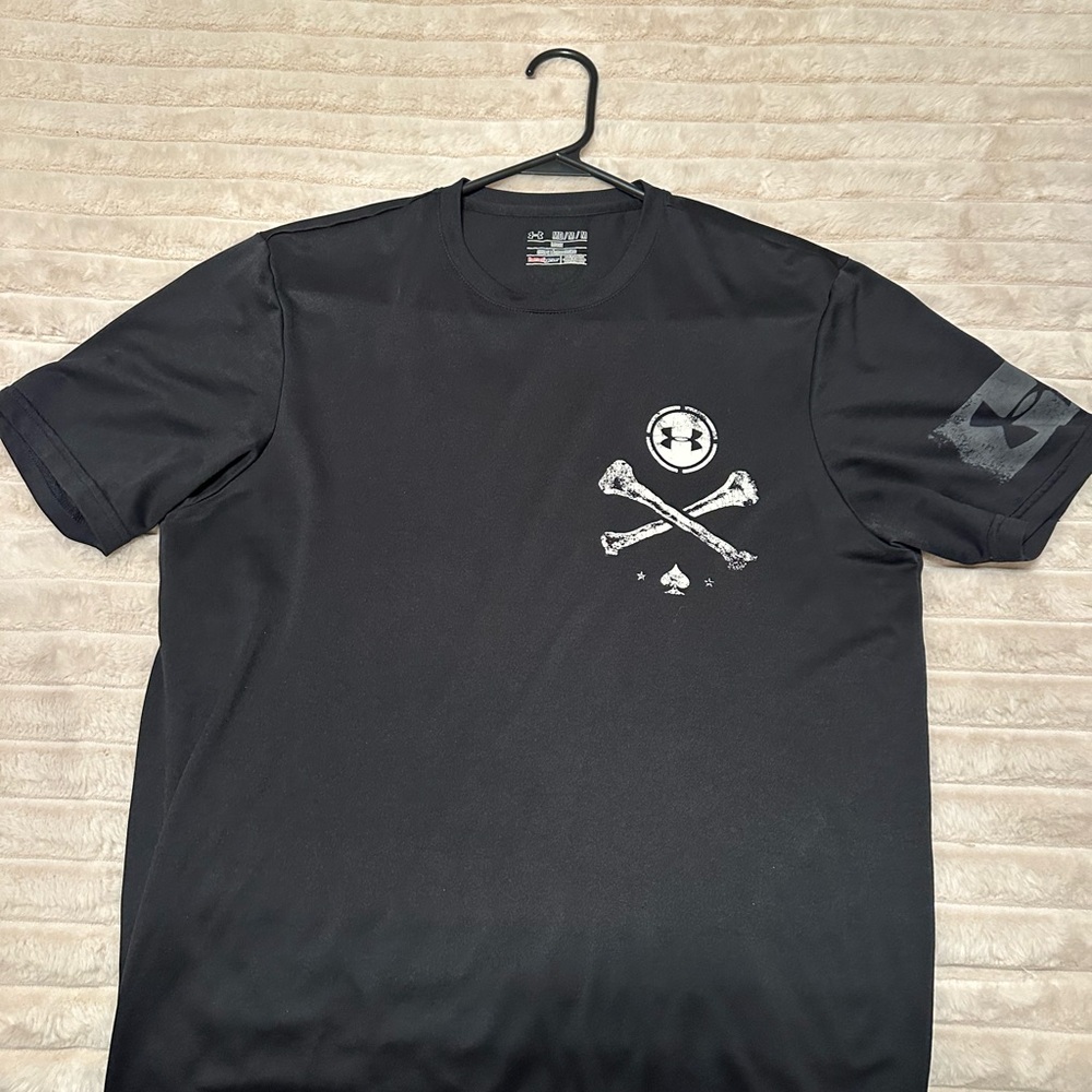 Under Armour Black Skull Graphic Tee
